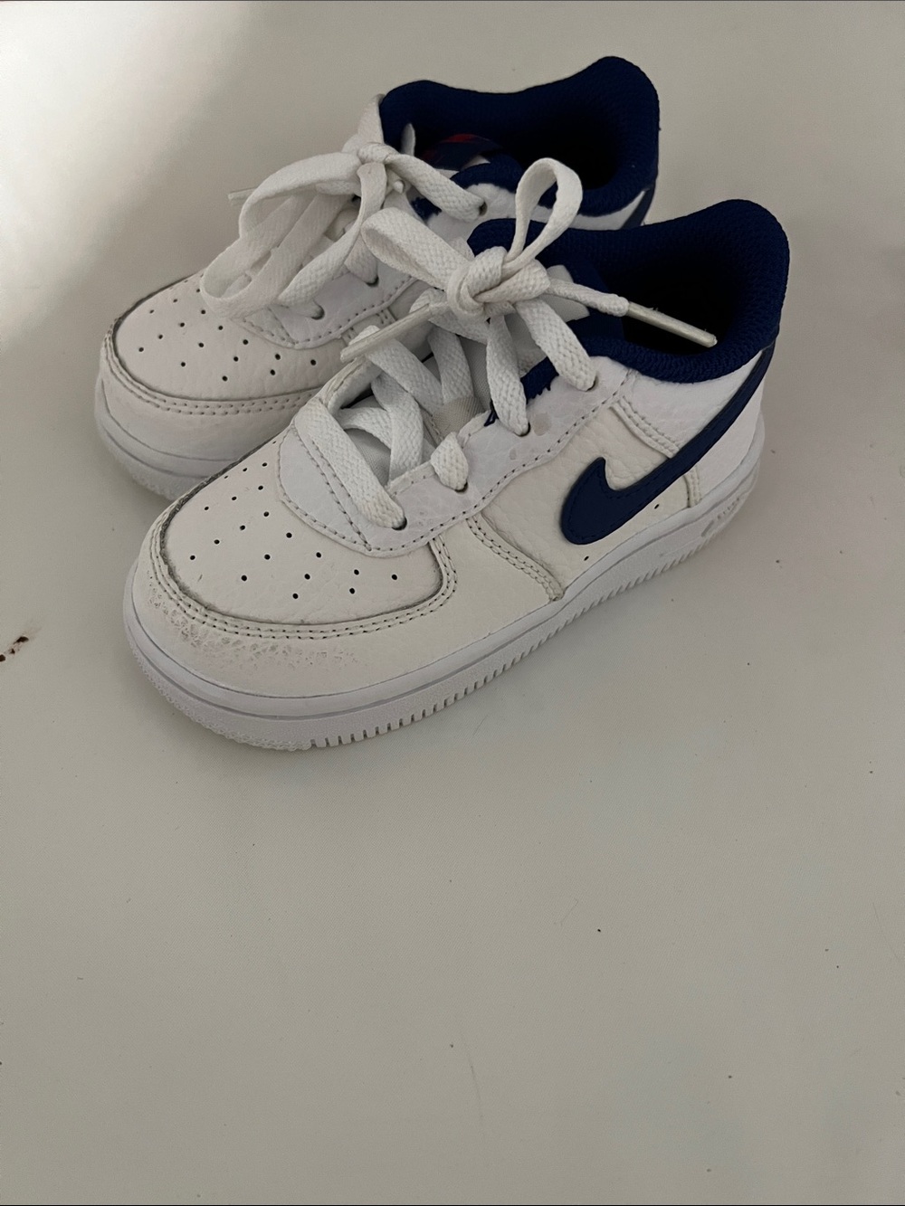Nike Kids White and Navy Low-Top Sneakers